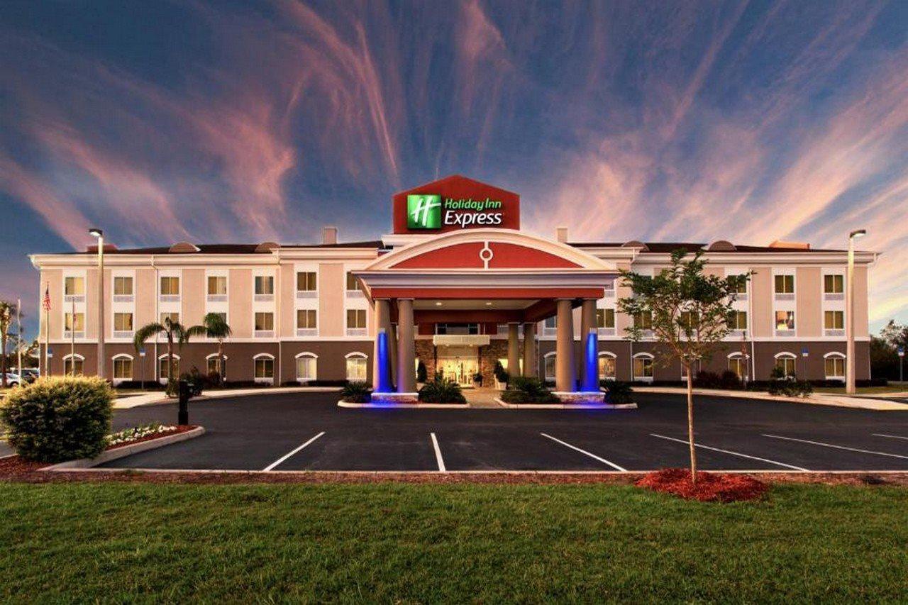 Hotel Express Wales North-winter Haven By Ihg