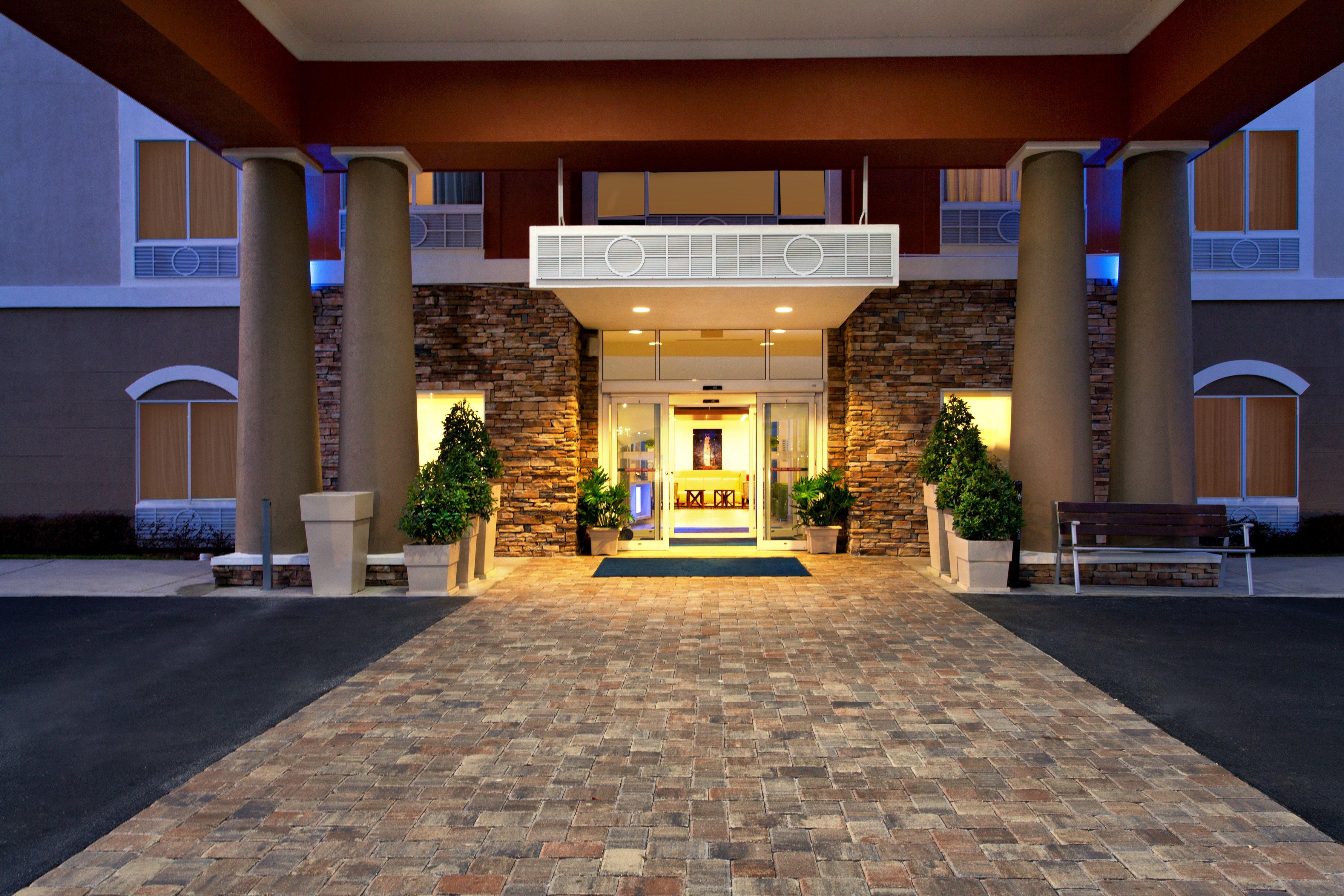 Express Wales North-winter Haven By Ihg Hotel Waverly
